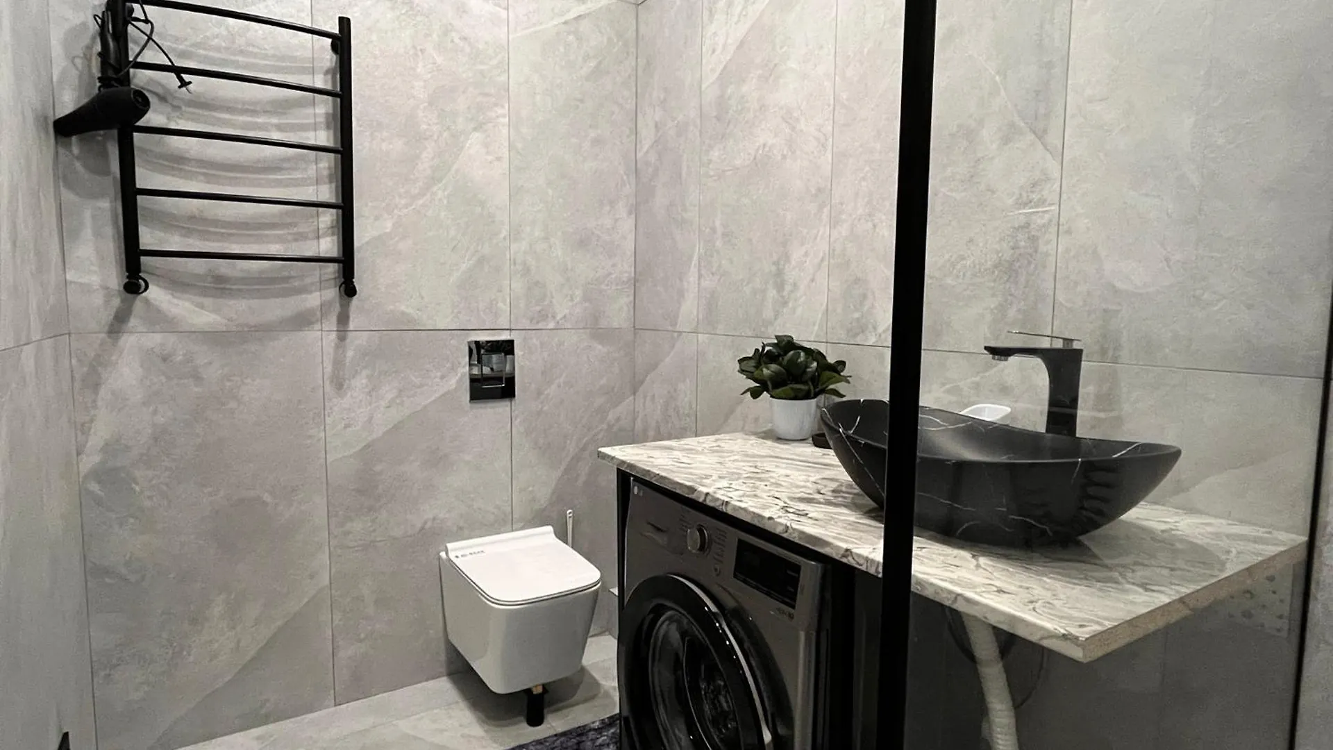 Стильная Меридиан 41 & Питьевая Вода Подарок Almaty Apartment
